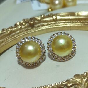 🌟 South Sea Golden Pearl “Sunflower” Stud Earrings